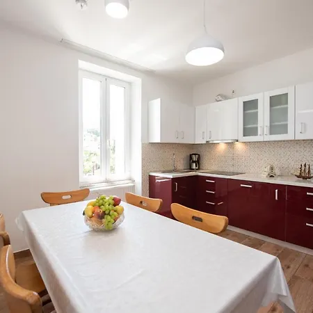 Anna Apartment