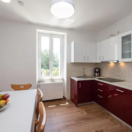 Anna Apartment *